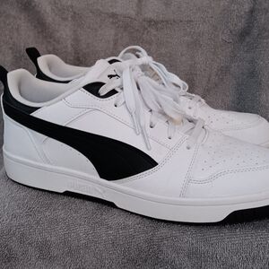 Puma Men's White and Black Sneakers